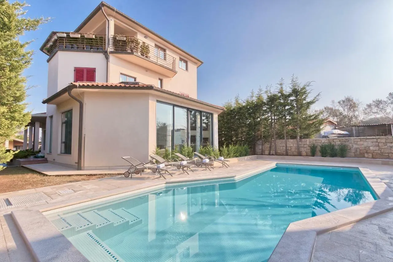 Apartments Villa Yoyo Štinjan Kroatien